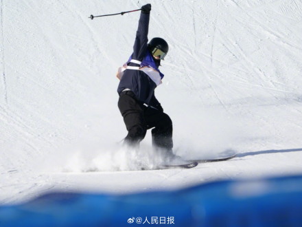 刘梦婷获大跳台世界杯铜牌