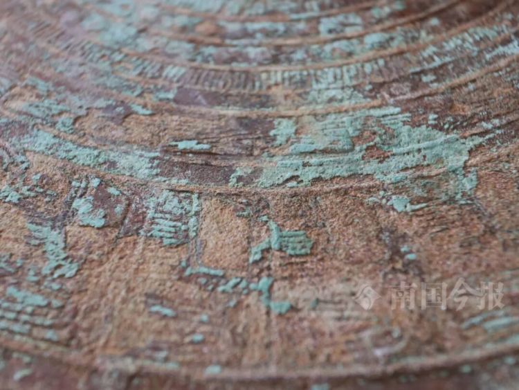 柳州大叔挖蚯蚓，竟挖出近60斤重“大宝贝”，来自千年前！