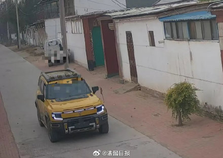 转给家里长辈！男子问路借手机后偷走大爷手机卡