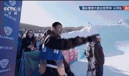 苏翊鸣获赛季首冠