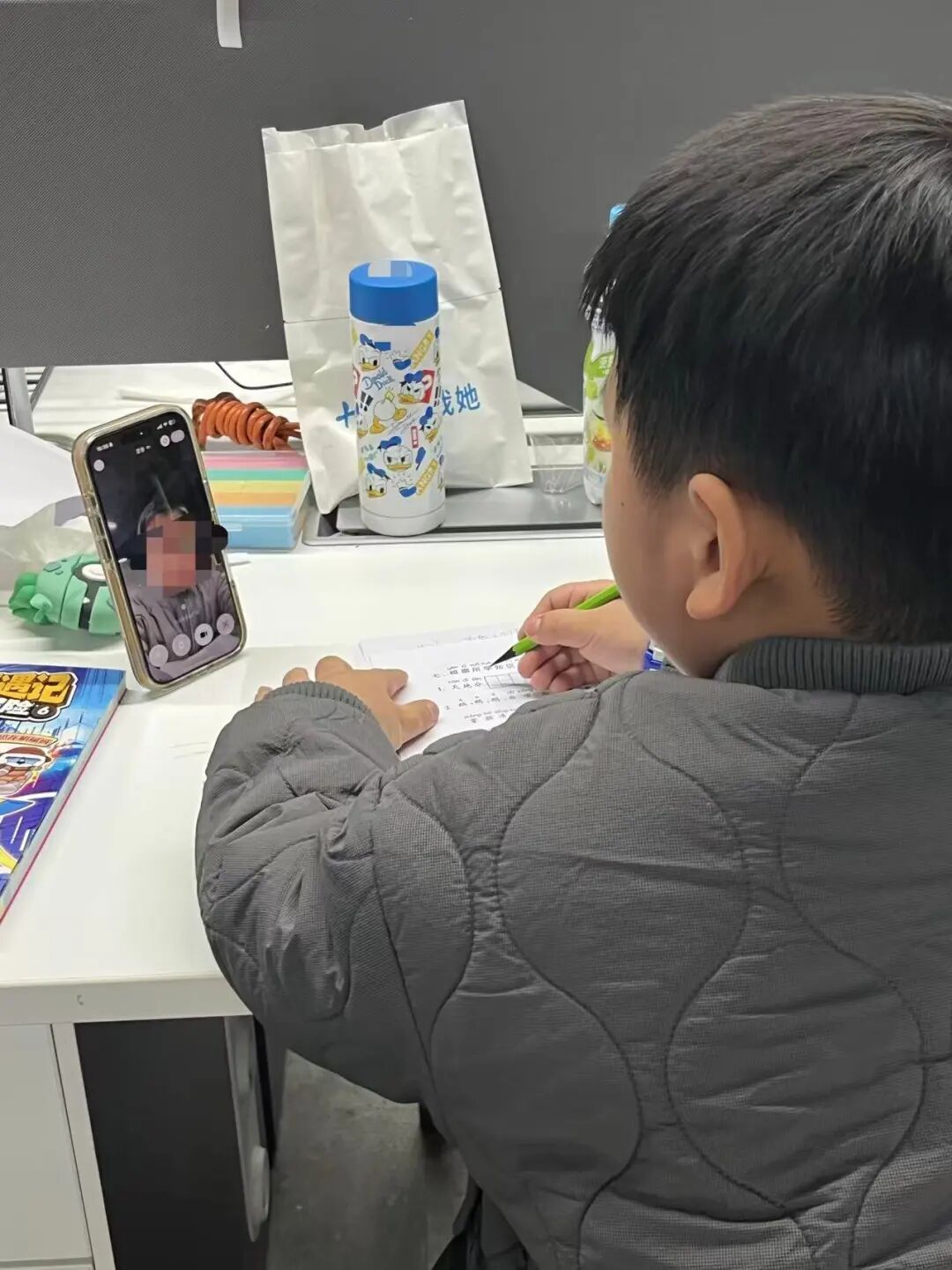 每晚被气炸！杭州妈妈发明“邪修”大法：40分钟搞定2小时作业！也有人尝试后果断放弃