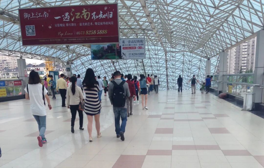 上海26年历史天桥，周日正式拆除！曾是经典取景地，未来规划透露