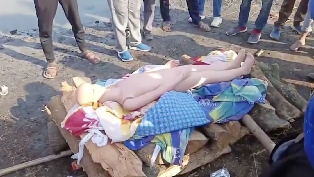 印度商人为骗500万卢比保险金,竟用塑料模特冒充尸体火化 印度商人为骗500万卢比保险金,竟用塑料模特冒充尸体火化