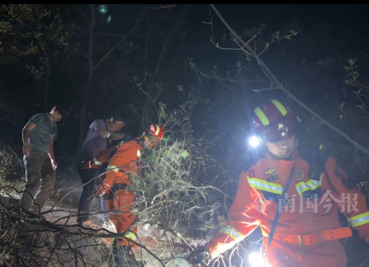 意外发生！柳州两男子爬“野生网红”山崖，一人不慎坠崖！同伴施救也被困