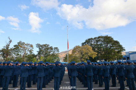 驻港部队举行悼念活动 驻港部队举行悼念活动