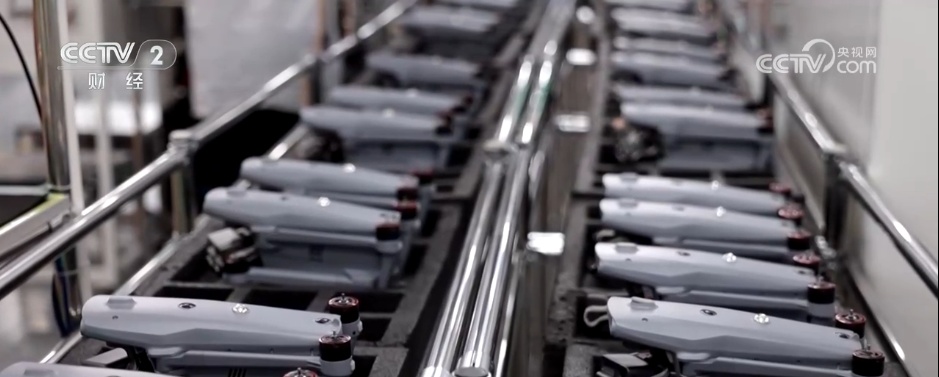 从概念落地成为实景！无人机应用场景“多点开花” 低空经济激活千亿市场