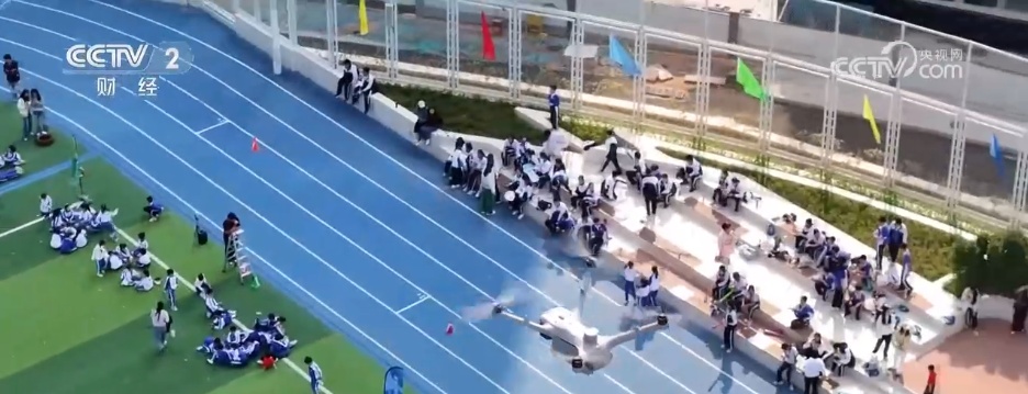 从概念落地成为实景！无人机应用场景“多点开花” 低空经济激活千亿市场