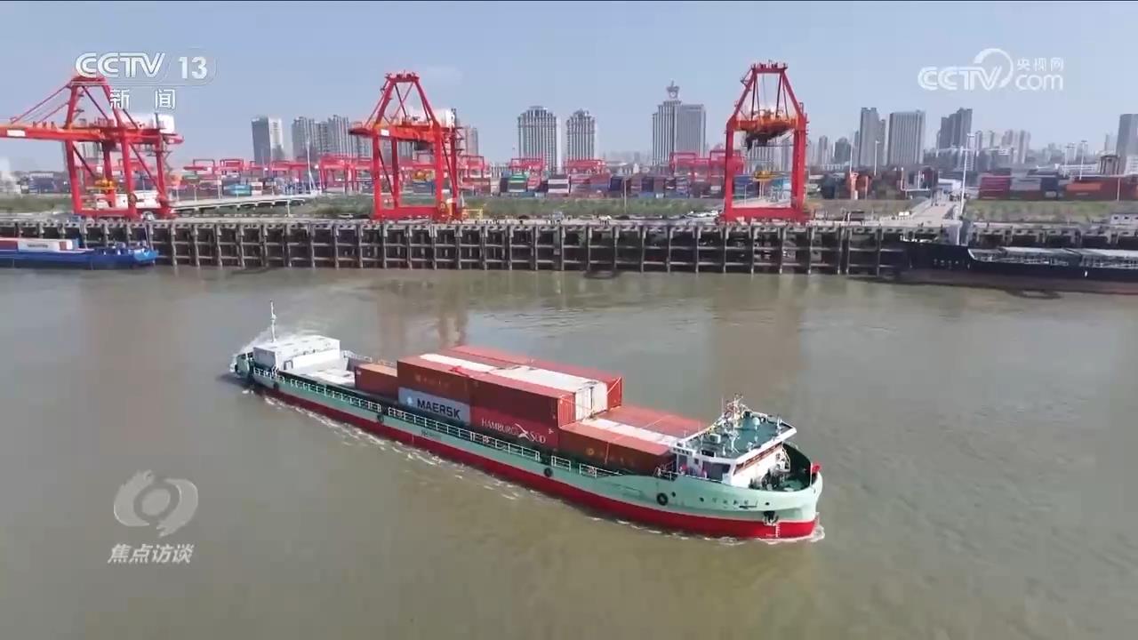 焦点访谈｜像电车一样换电池 新能源船舶“电”亮黄金水道