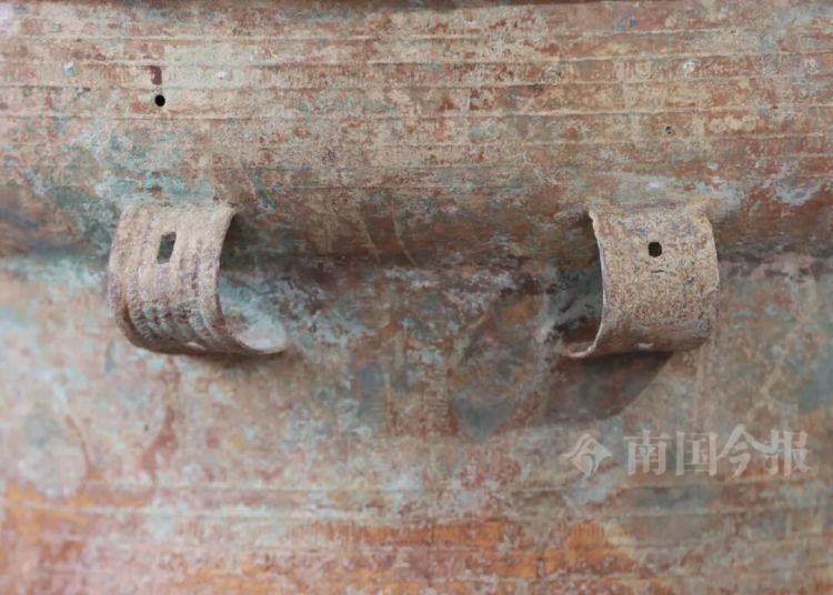 柳州大叔挖蚯蚓，竟挖出近60斤重“大宝贝”，来自千年前！