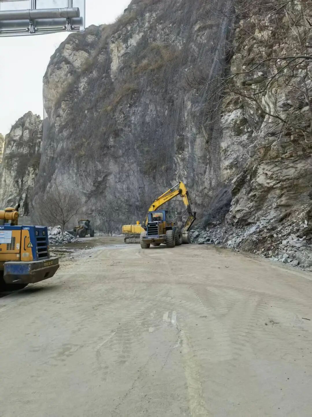 G108国道房山段山体塌方已完成清理