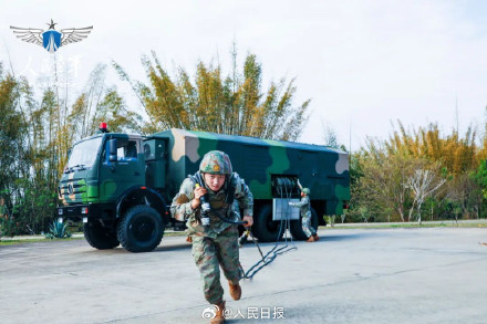 东部战区演练大片