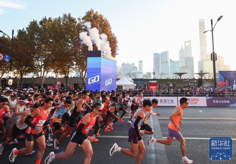 2025上海马拉松鸣枪开跑