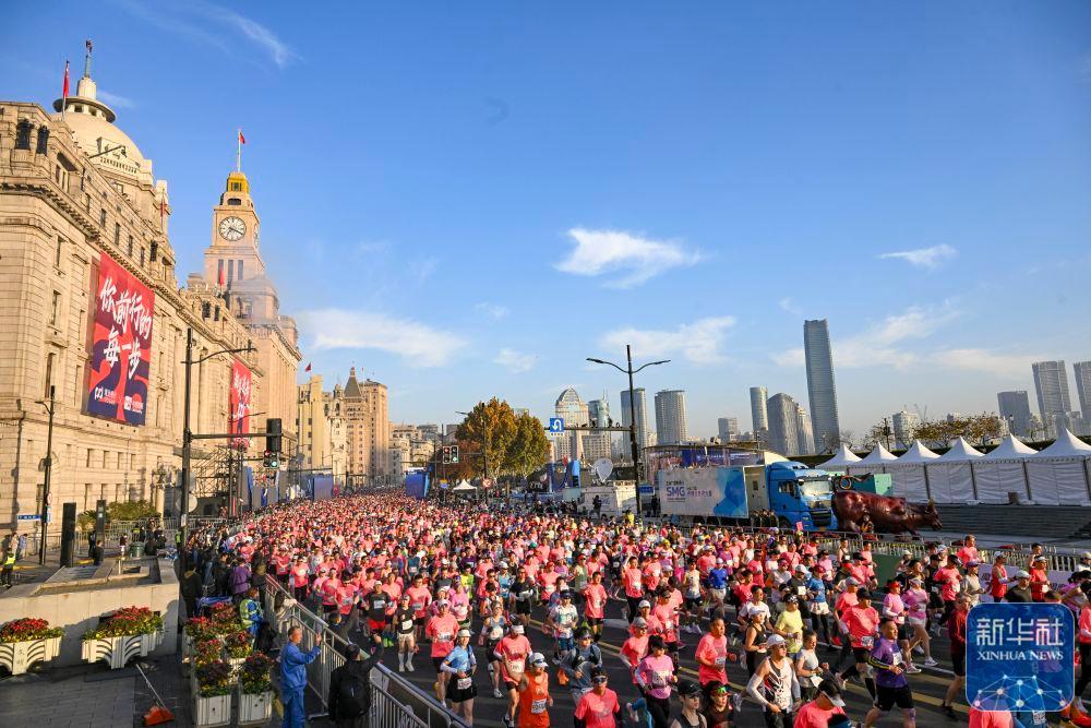 2025上海马拉松鸣枪开跑