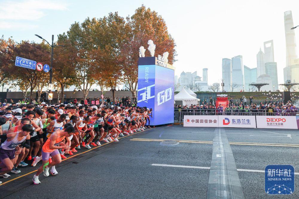 2025上海马拉松鸣枪开跑