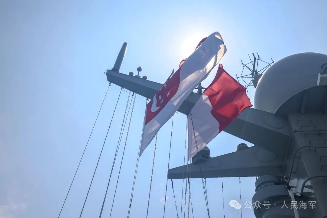 海军第47批护航编队技术停靠新加坡樟宜港