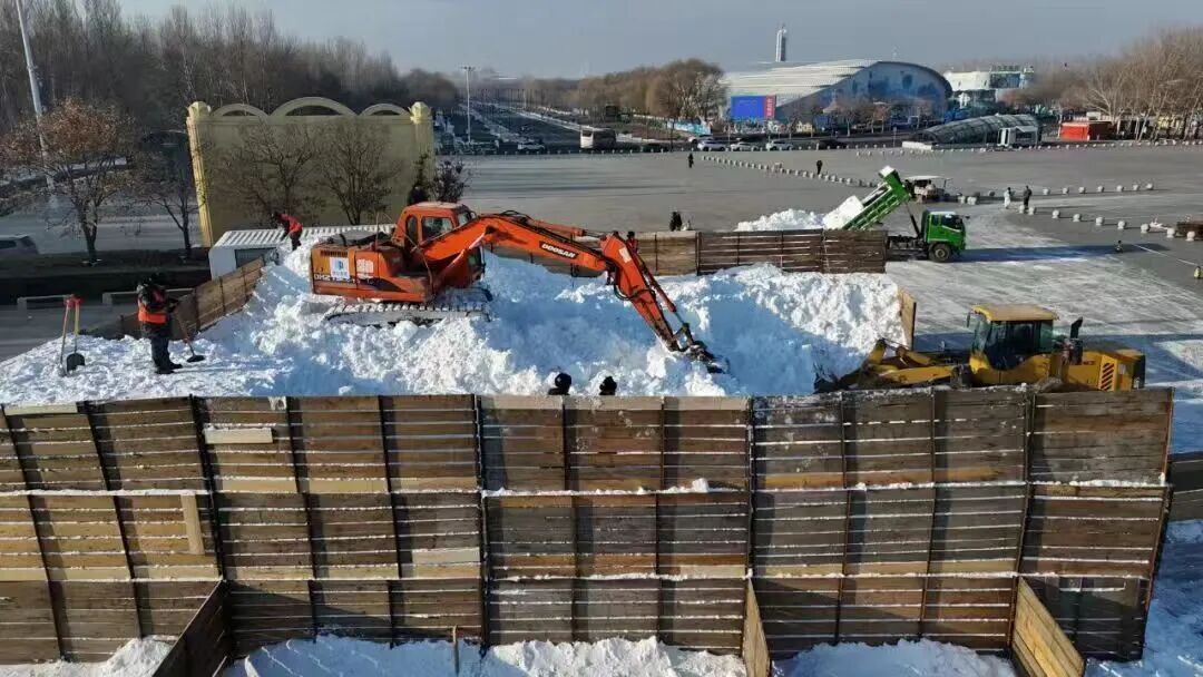 高23.8米！第38届太阳岛雪博会“雪人先生”启动堆雪