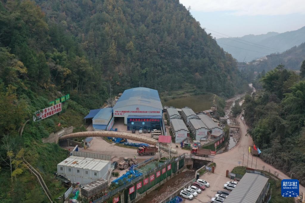 西渝高铁七星坪隧道掘进突破11000米