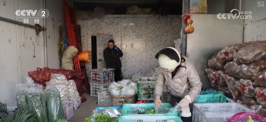 各地细化服务“组合拳”应对降温 保障百姓“菜篮子”“果篮子”稳定供应