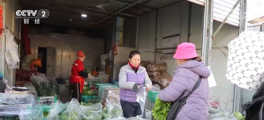 各地细化服务“组合拳”应对降温 保障百姓“菜篮子”“果篮子”稳定供应
