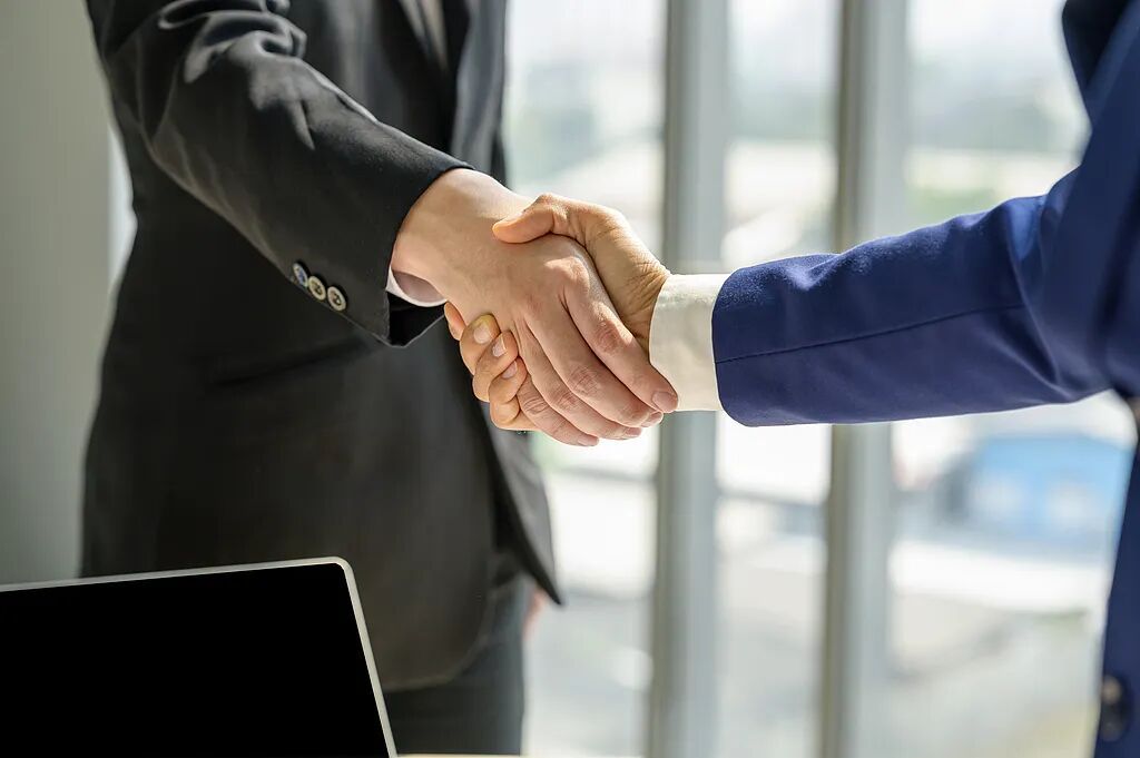 与艾滋病人共用游泳池，会感染艾滋病吗？解读来了！