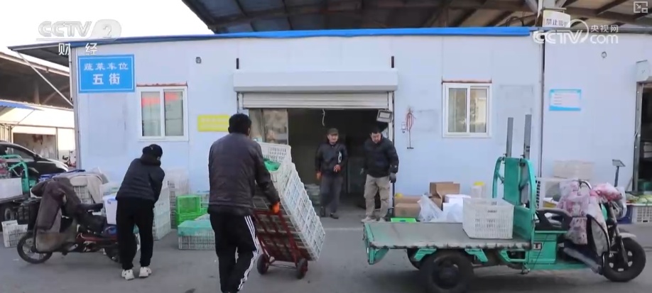 各地细化服务“组合拳”应对降温 保障百姓“菜篮子”“果篮子”稳定供应