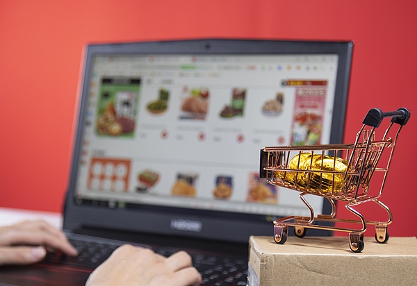 涉案超400万！17岁少年"空手套白狼"，上海法院判了