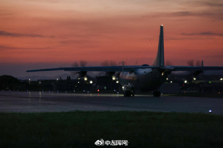 帅！战机披上了晚霞限定皮肤
