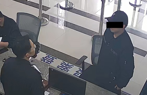快递员上门求助,警方:先别走! 快递员上门求助,警方:先别走!