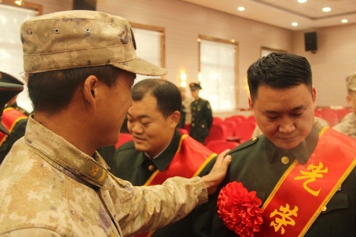 再见了军营，再见了战友