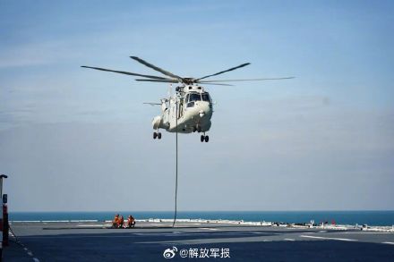 海军湖北舰开展实战化训练 海军湖北舰开展实战化训练