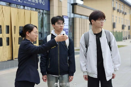 人人拎几箱坐火车！网友：错过等一年！