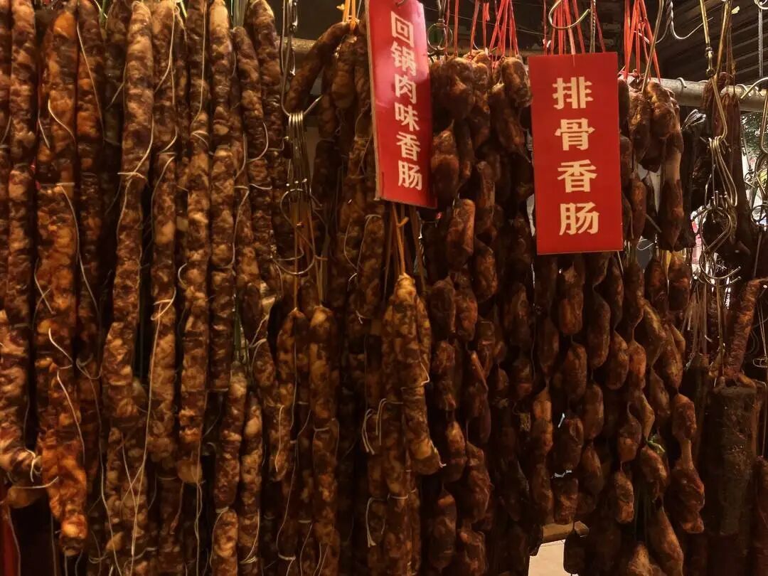 回锅肉味、青花椒味……成都“香肠一条街”又热闹起来了