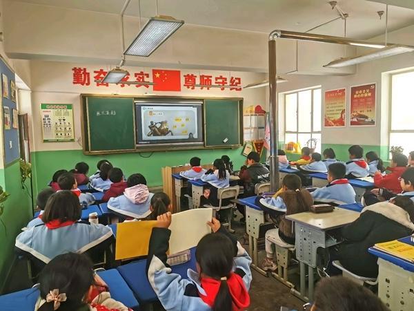 跨越山海 这群大学生点亮乡村课堂 跨越山海 这群大学生点亮乡村课堂