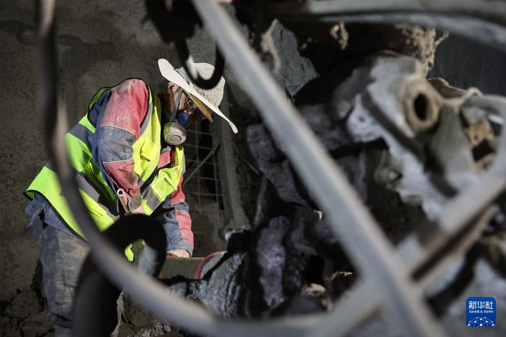 兰永临高速公路辛家隧道贯通