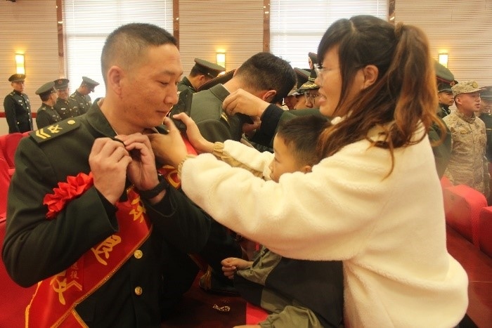 再见了军营，再见了战友