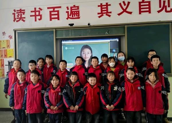 跨越山海 这群大学生点亮乡村课堂 跨越山海 这群大学生点亮乡村课堂