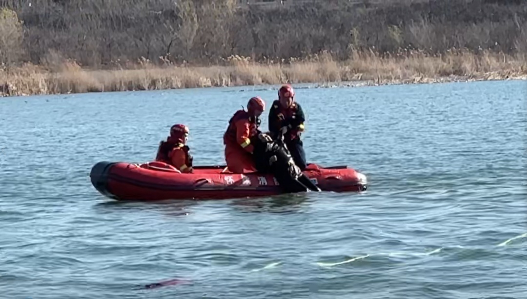 女子跳河自杀未遂，多亏了一件羽绒服……
