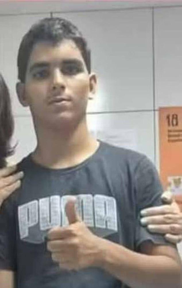 巴西男子在动物园翻墙闯狮舍，落地瞬间被母狮咬死