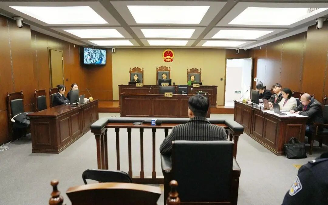 “这钱你付也得付，不付也得付”！家中漏水，修一次上万元！“维修刺客”坐地起价获刑