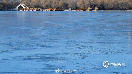 冰封时刻 北京颐和园昆明湖开启镜面模式 冰封时刻 北京颐和园昆明湖开启镜面模式