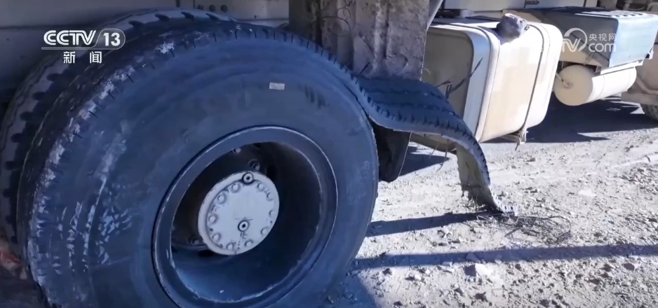 铁骑驰骋、勇闯天路 高原汽车兵打造钢铁保障线 运送物资到边防一线