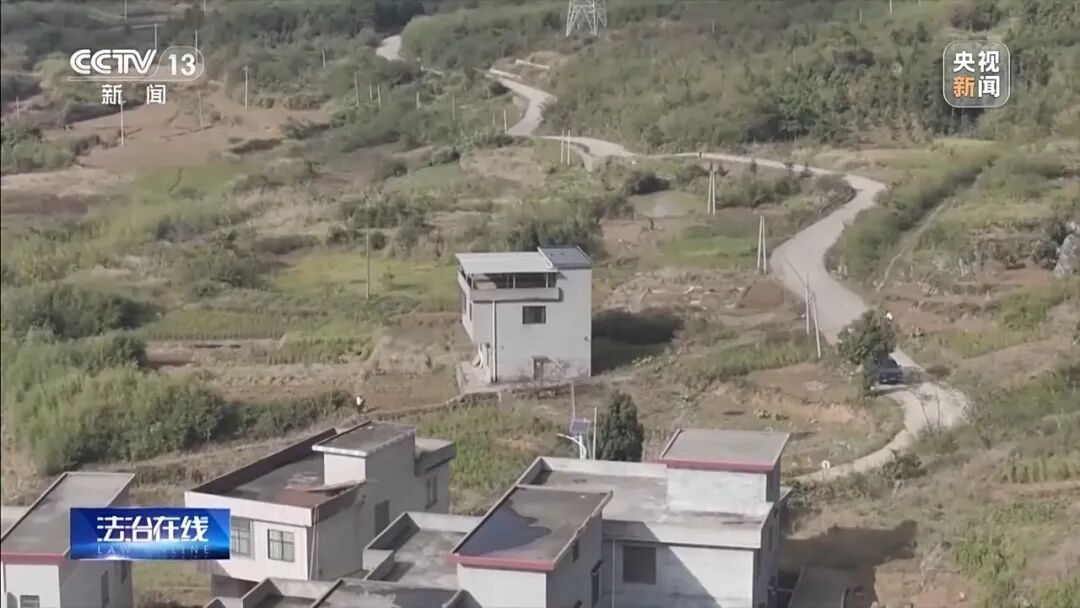 打印机印假钞、用找零换真钞！三人网购材料藏身民房制作假币获刑