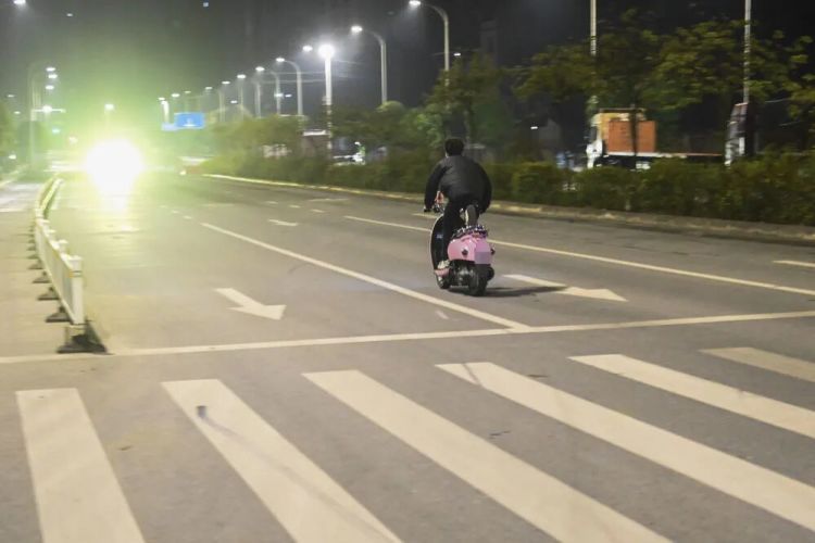 “爆改后时速能破150公里！”新国标如何遏制这一乱象？