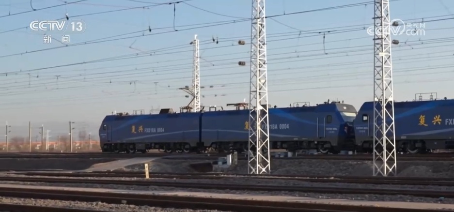 能源保供迎来寒潮“大考” “钢铁巨龙”为电煤运输提供“硬支撑”