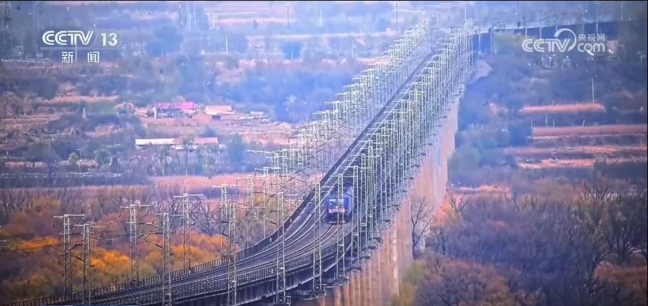 能源保供迎来寒潮“大考” “钢铁巨龙”为电煤运输提供“硬支撑”