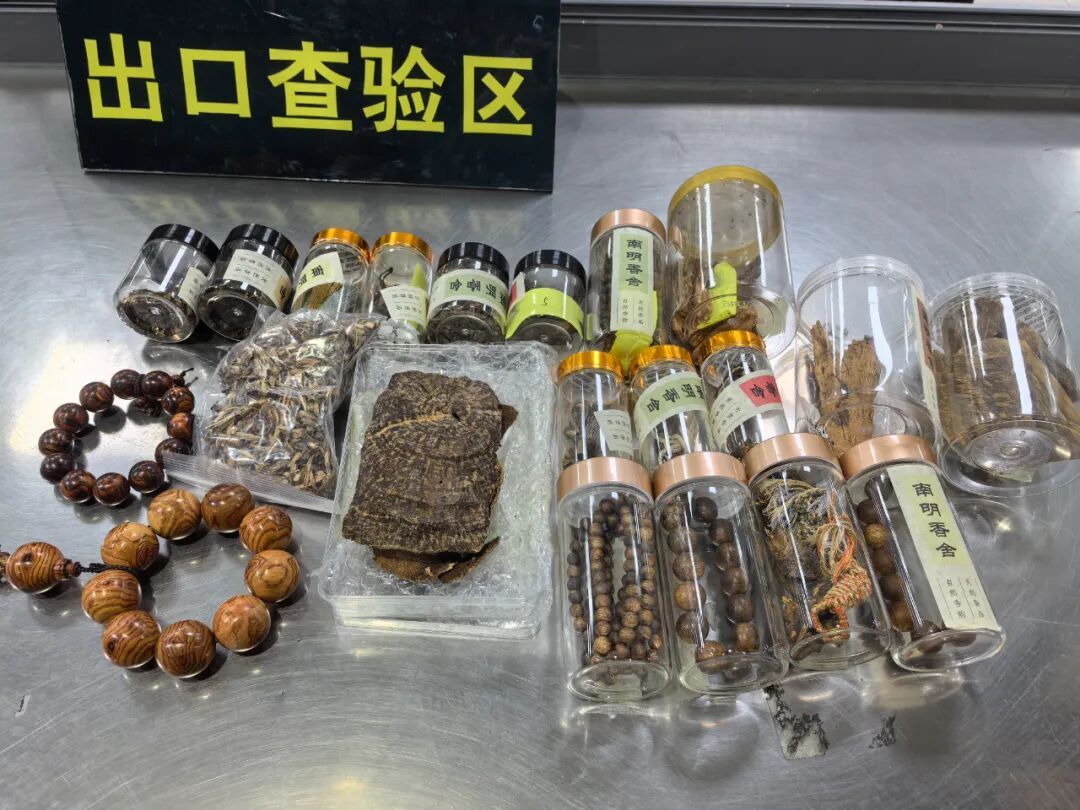 深圳邮局海关查获查获濒危木制品24件