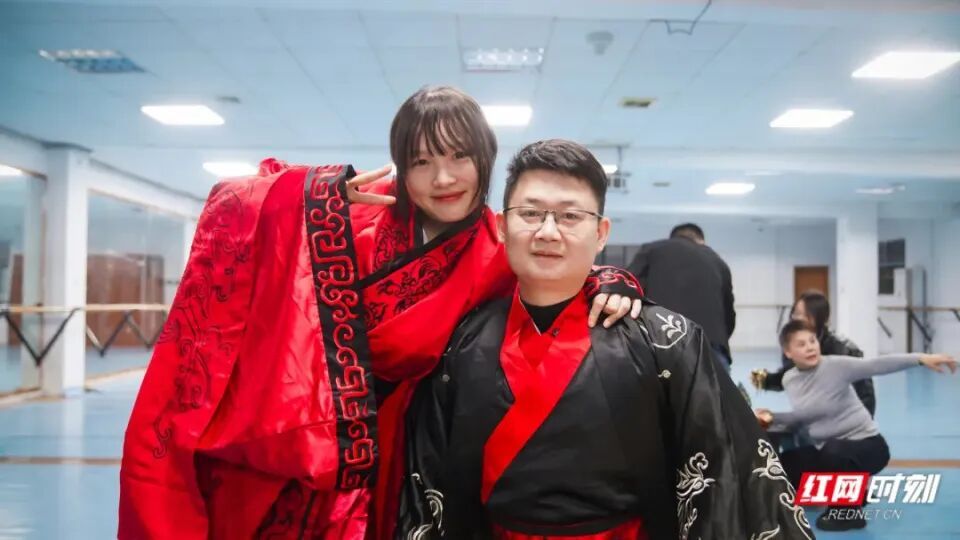 命运奇缘!汶川地震被救起的女孩,17年后和救她的“兵哥哥”结婚了 命运奇缘!汶川地震被救起的女孩,17年后和救她的“兵哥哥”结婚了