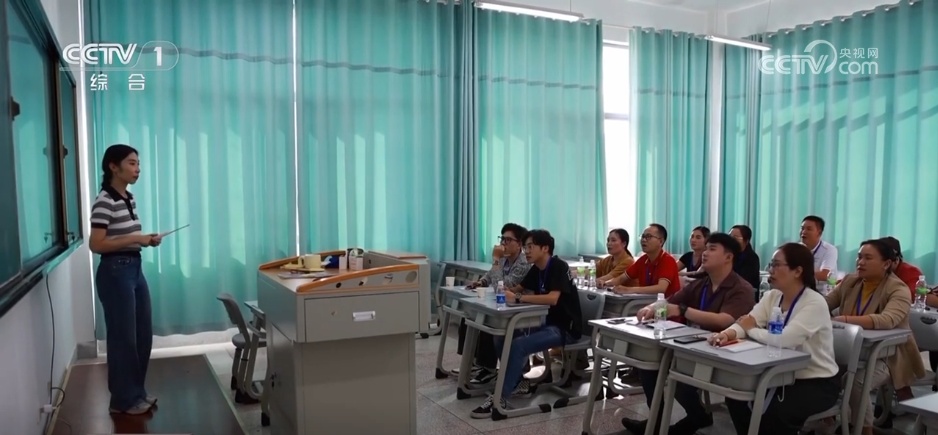 透过数据看中老铁路“黄金大通道”成为两国人民发展路、幸福路