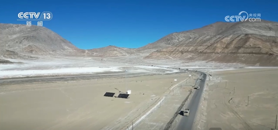 铁骑驰骋、勇闯天路 高原汽车兵打造钢铁保障线 运送物资到边防一线