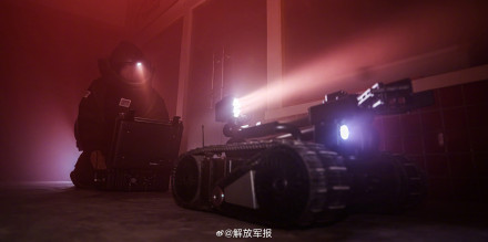 屏住呼吸!近距离感受武警官兵搜排爆训练 屏住呼吸!近距离感受武警官兵搜排爆训练